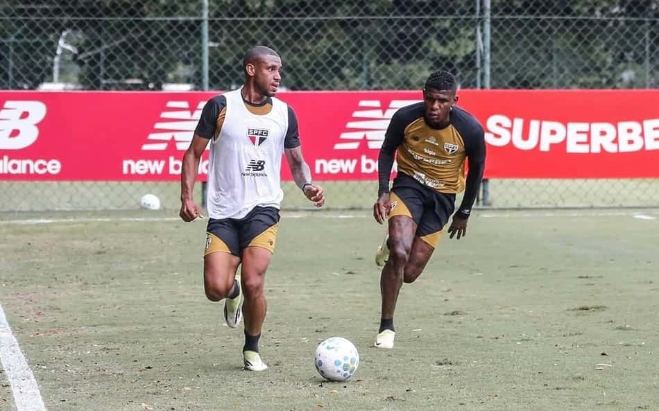 André Silva treina com elenco do São Paulo em reapresentação
