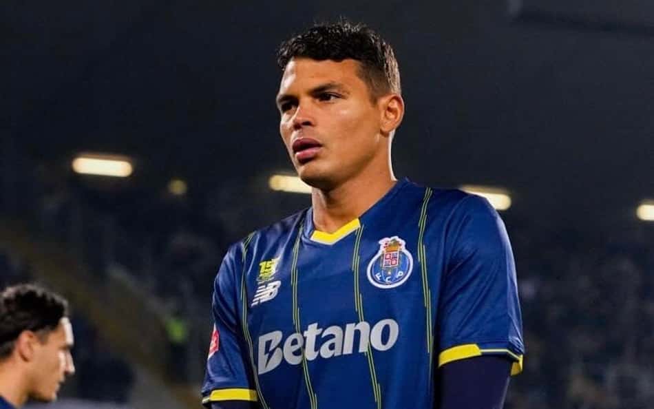 Thiago Silva vira assunto na Europa por jogo do Porto: 'Espero estar errado'