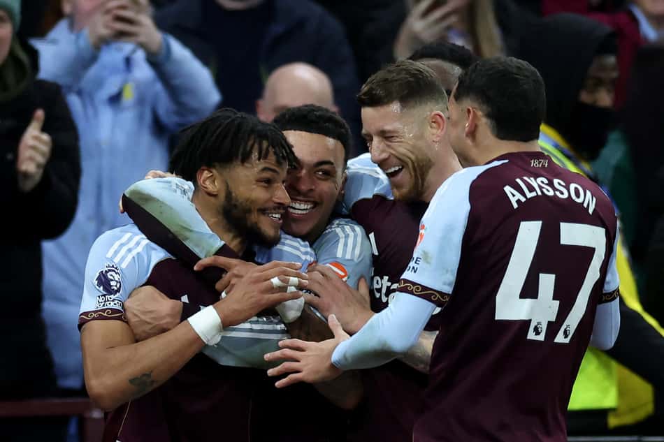 Jogadores do Aston Villa comemorando gol (Foto: Darren Staples/AFP)