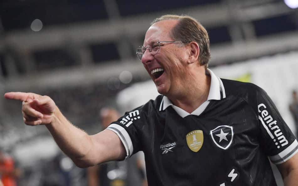 Textor acusa Ares de movimento ilegal para tirá-lo da Eagle em ação que prejudicou o Botafogo