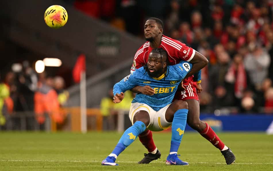 Konaté marca Arokodare em Liverpool x Wolverhampton, pela Premier League