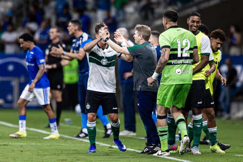 Lavega Fernando Seabra Cruzeiro Coritiba Campeonato Brasileiro 2026