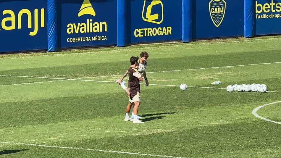 Rodrigo Caio conversano com Léo Pereira no último treino do Flamengo antes da Recopa (Foto: Lucas Bayer/Lance!)