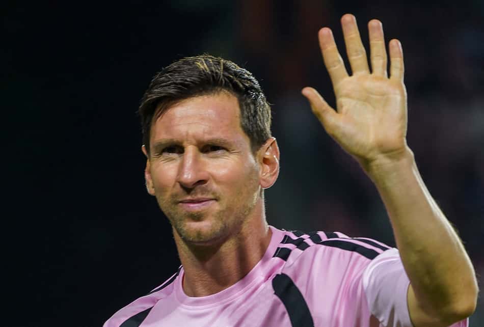 Lionel Messi em ação pelo Inter Miami em amistoso contra o Del Valle, em Porto Rico (Foto: Jaydee Lee SERRANO / AFP)