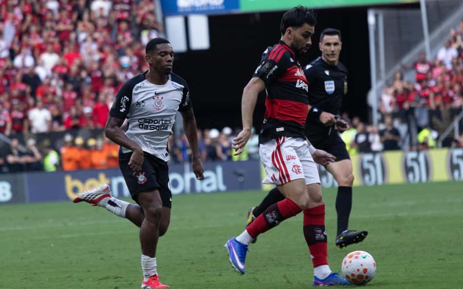Lucas Paquetá lamenta chance perdida pelo Flamengo: 'Não posso falhar em um gol desses'
