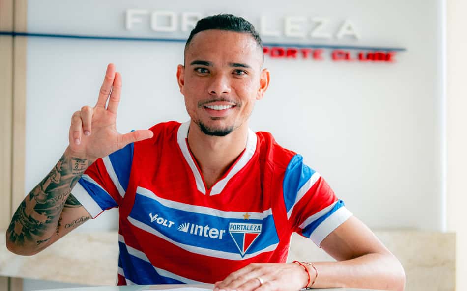 Fortaleza oficializa a contratação de atacante do Athletico