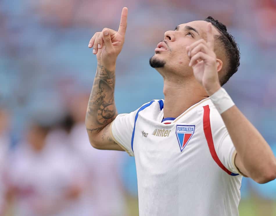 Luiz Fernando na partida entre Ferroviário e Fortaleza, pelo Campeonato Cearense (Foto: Baggio Rodrigues/Agif/Gazeta Press)