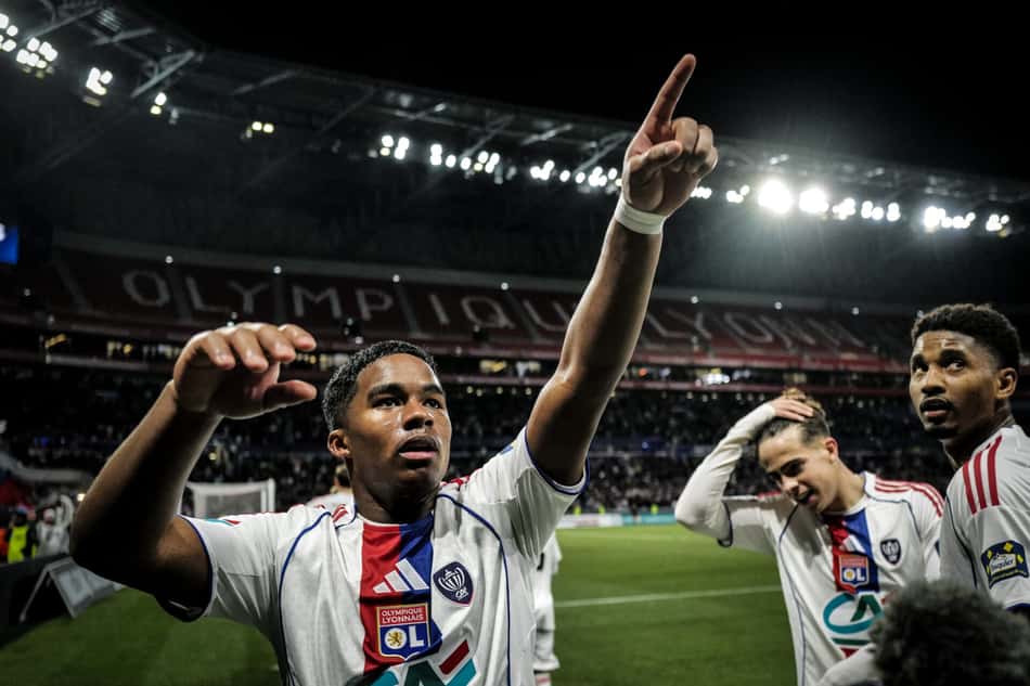 Endrick comemora gol pelo Lyon (Foto: OLIVIER CHASSIGNOLE / AFP)