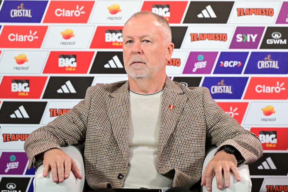 Mano Menezes sendo apresentado como técnico da seleção do Peru