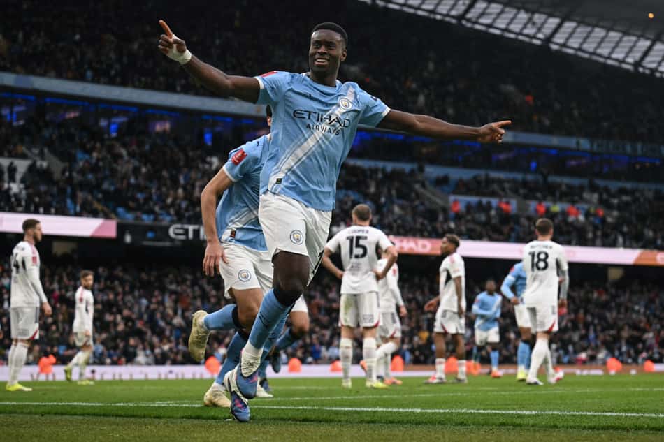 Marc Guéhi comemora gol do Manchester City sobre o Salford City, pela FA Cup