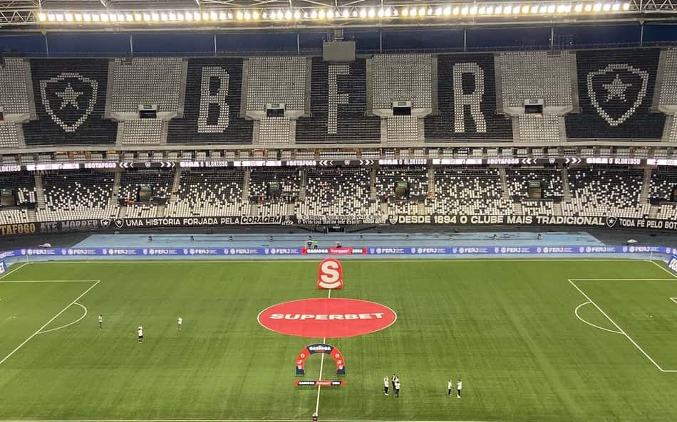 Ex-capitão da Seleção Brasileira ameniza críticas ao sintético do Botafogo