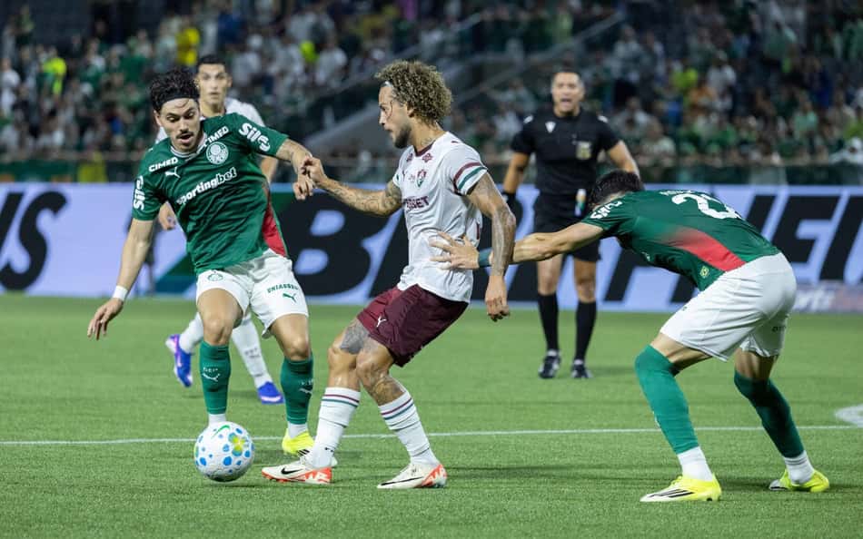 Ex-Corinthians reclama de pênalti em Palmeiras x Fluminense: 'Salto espetacular'