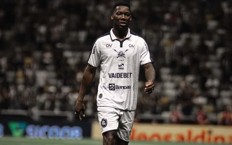 Emprestado pelo Botafogo, Patrick de Paula celebra início no Remo
