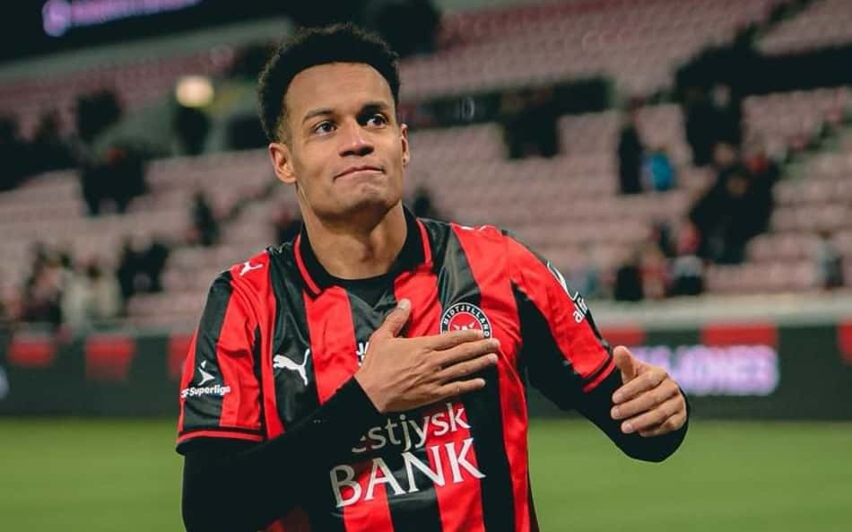 Paulinho pensa em retorno ao Brasil após sete anos na Europa: 'Tenho saudade'