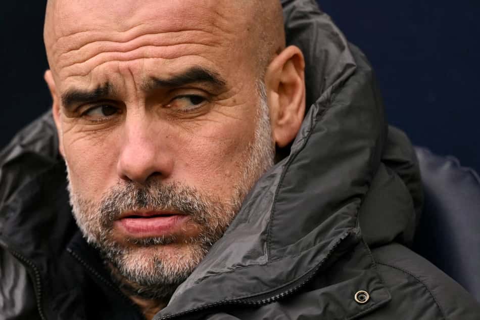 Pep Guardiola, técnico do Manchester City, reage à beira do campo durante a partida contra o Salford City pela FA Cup. (Foto: Oli Scarff/AFP)