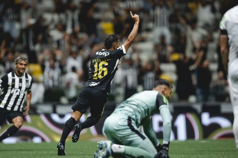 Renan Lodi celebra gol marcado (Foto: Pedro Souza / Atlético)