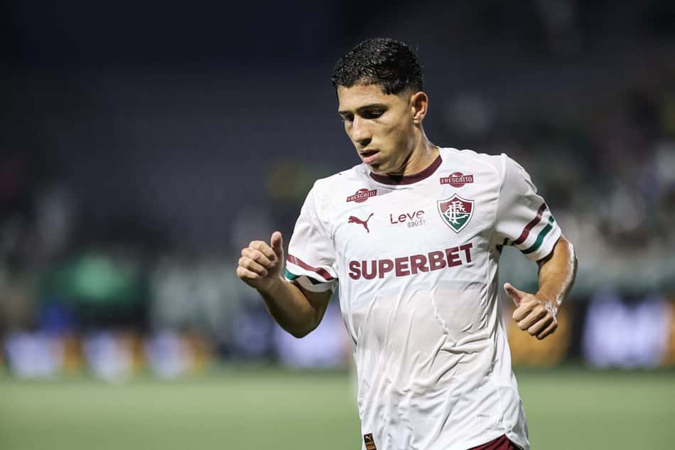 Savarino em ação no duelo entre Palmeiras e Fluminense pelo Brasileirão 2026 (FOTO: LUCAS MERÇON / FLUMINENSE F.C.)