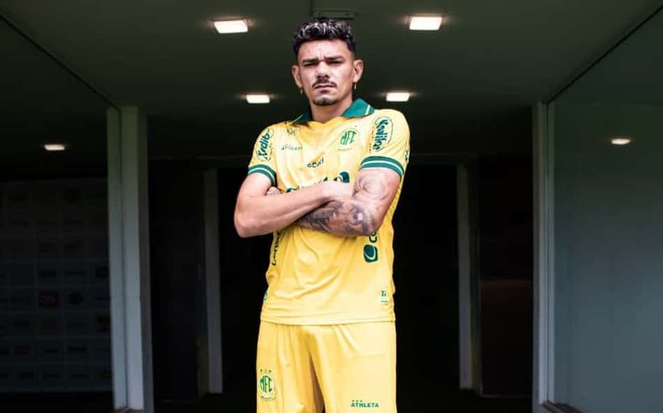 Tiquinho Soares é apresentado no Mirassol após passagem de um ano no Santos. (Foto: Pedro Zacchi/Mirassol FC)