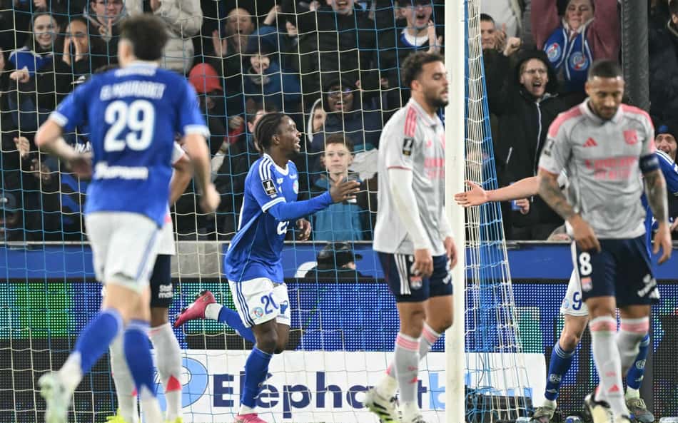 Lyon perde na Ligue 1 e desperdiça chance de bater recorde