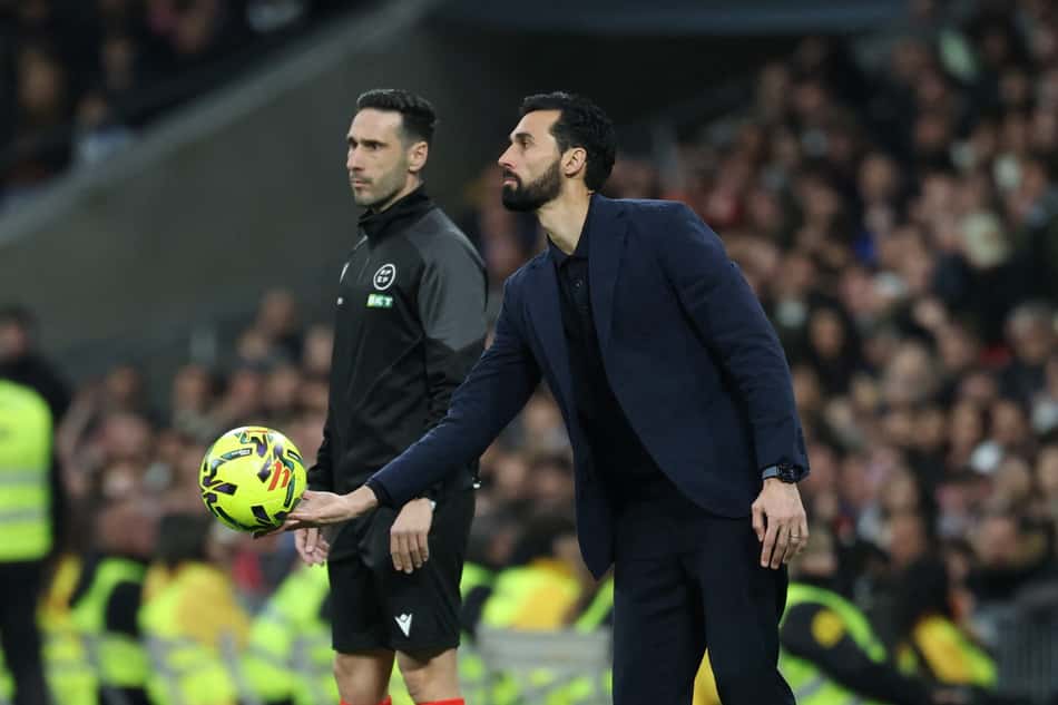 Técnico do Real Madrid, Arbeloa durante jogo contra o Rayo Vallecano