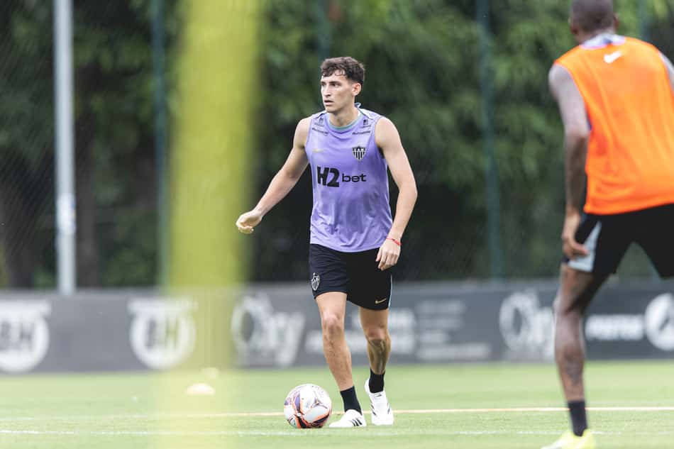 Tomás Pérez em treinamento na Cidade do Galo  (Foto: Pedro Souza / Atlético)