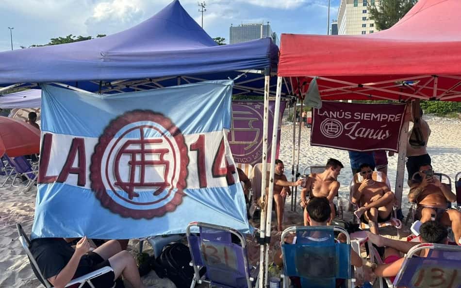 Torcedores do Lanús fazem 'bandeirazo' no Rio antes de final contra o Flamengo