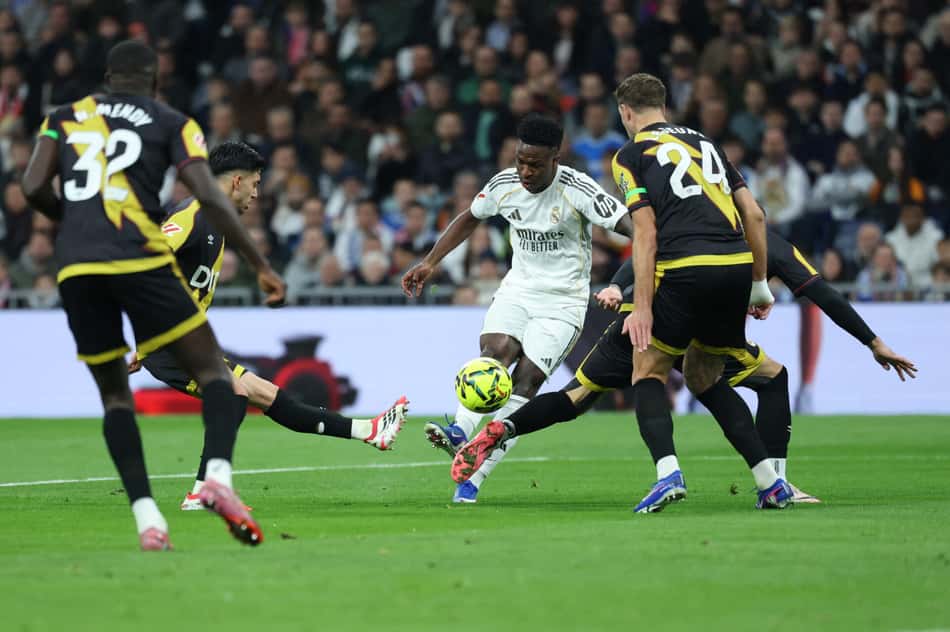 Vini Jr abrindo o placar no duelo entre Real Madrid e Rayo Vallecano (Foto: Thomas Coex/AFP)