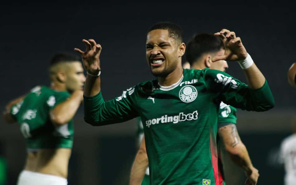 Palmeiras rebate com ironia debate sobre pênalti em Vitor Roque: 'Assunto encerrado'