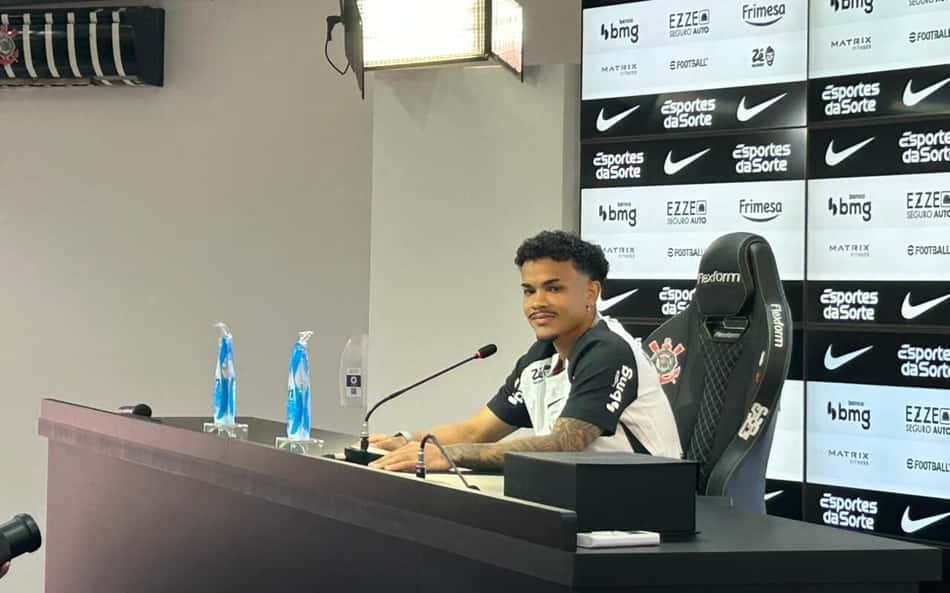 Apresentado, Kaio César comemora chegada com título e exalta Memphis: 'Me impressionou'