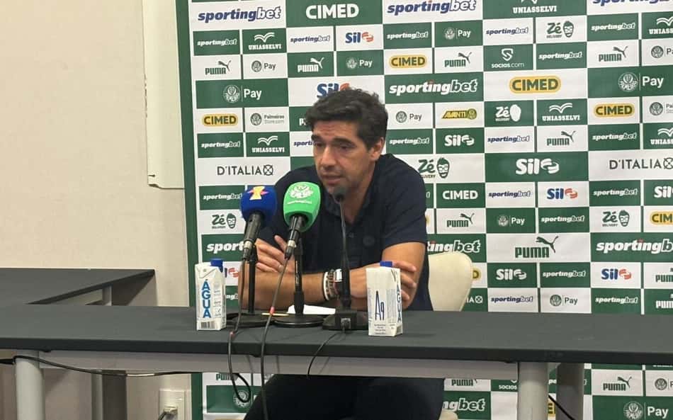 Abel justifica substituição de Vitor Roque e avalia expulsão pelo Palmeiras