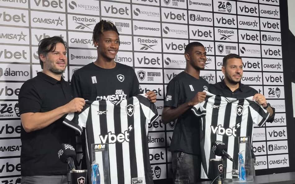Botafogo apresenta Wallace Davi e Ythallo em entrevista com muita emoção no Nilton Santos