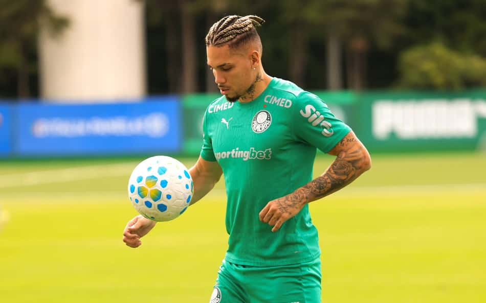 Paulinho e Felipe Anderson treinam no gramado, e Palmeiras segue preparação para jogo com o Inter