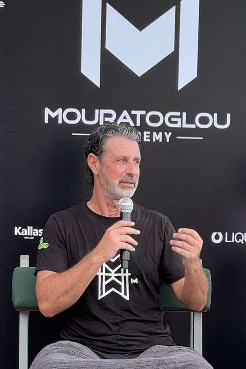 Patrick Mouratoglou durante coletiva na Rio Tennis Academy (Foto: Gustavo Loio/Lance)