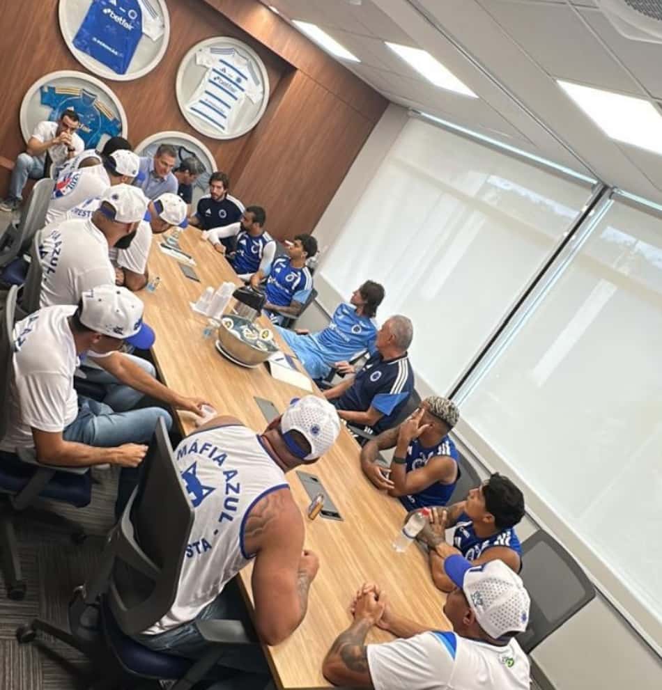 Reunião na Toca II, CT do Cruzeiro (Foto: Reprodução/redes sociais)