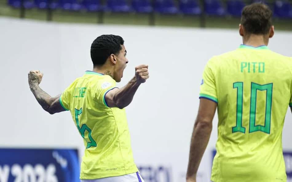 Cleber comemora gol em Brasil x Chile pela Copa América de futsal (Foto: Staff Images / CB)