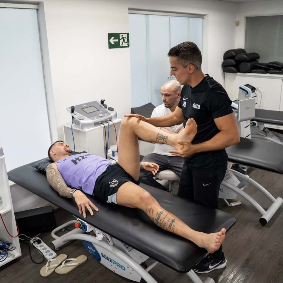 Bruno Guimarães está na Cidade do Galo para tratar lesão muscular