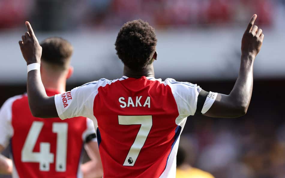 O jogador do Arsenal, Bukayo Saka é avaliado em 140 milhões de euros. (Foto: Adrian DENNIS / AFP)