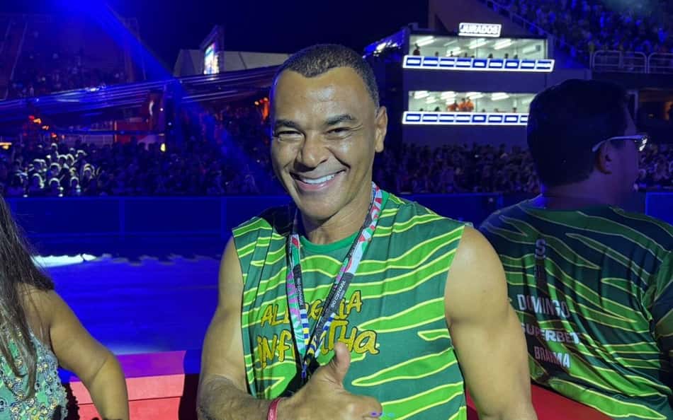 Cafu, Romário, Carrascal… Boleiros marcam presença em camarotes da Sapucaí