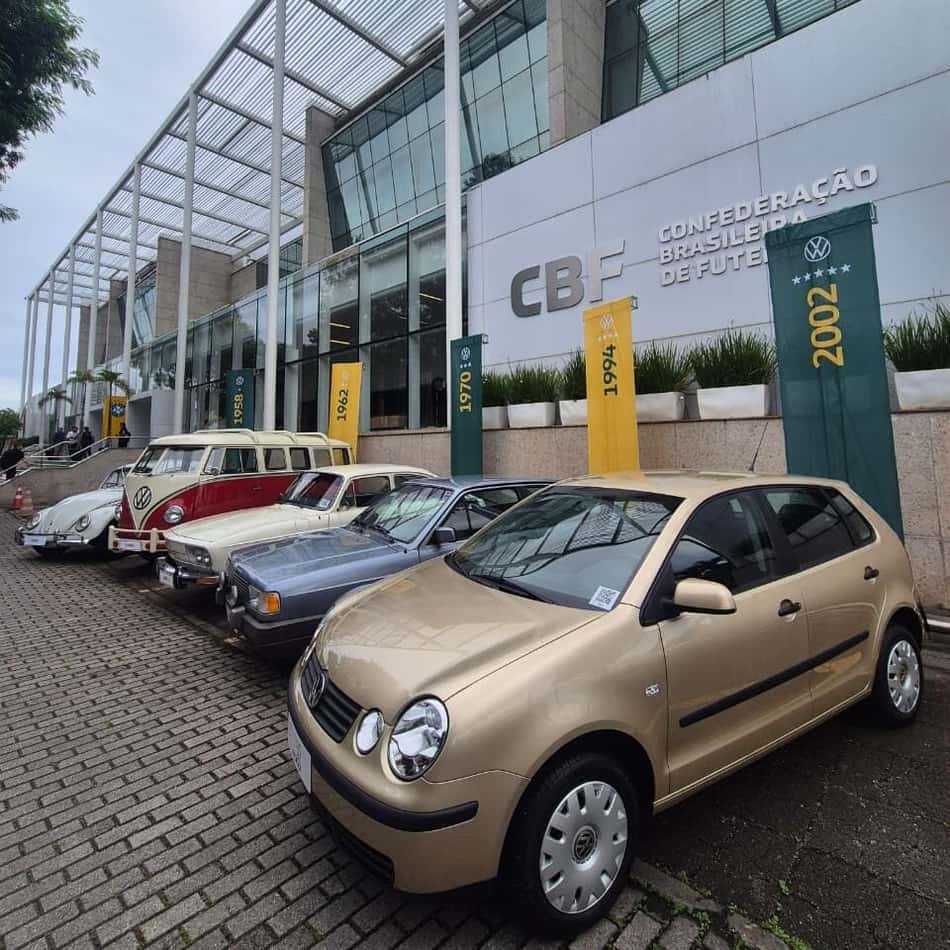 Carros da Volkswagen expostos na CBF (Foto: Sharon Prais/CBF)