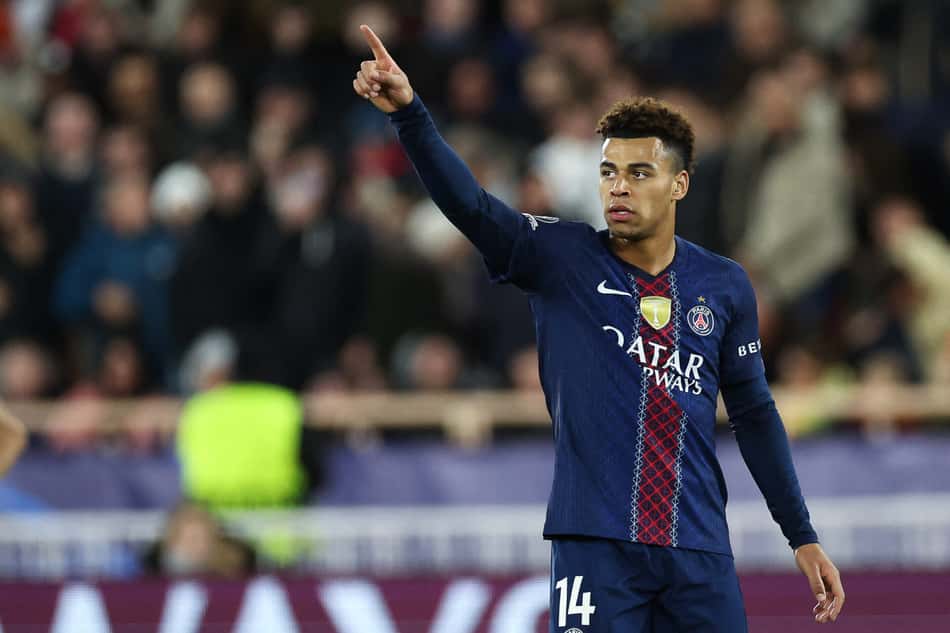 Desiré Doué comemora o terceiro gol do PSG contra o Monaco (Foto: Valery Hache/AFP)