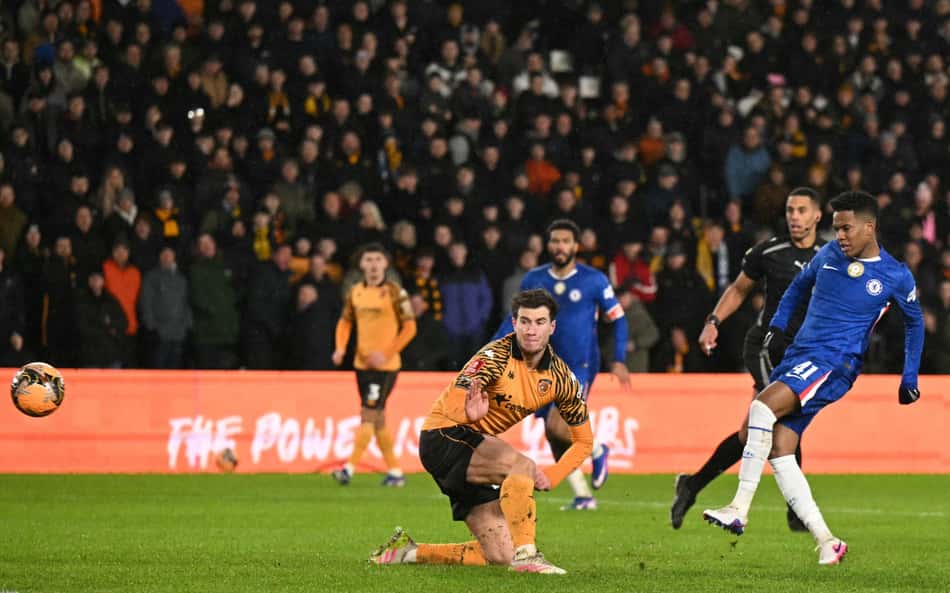Gol perdido por Estêvão pelo Chelsea choca europeus: 'Gafe da temporada'
