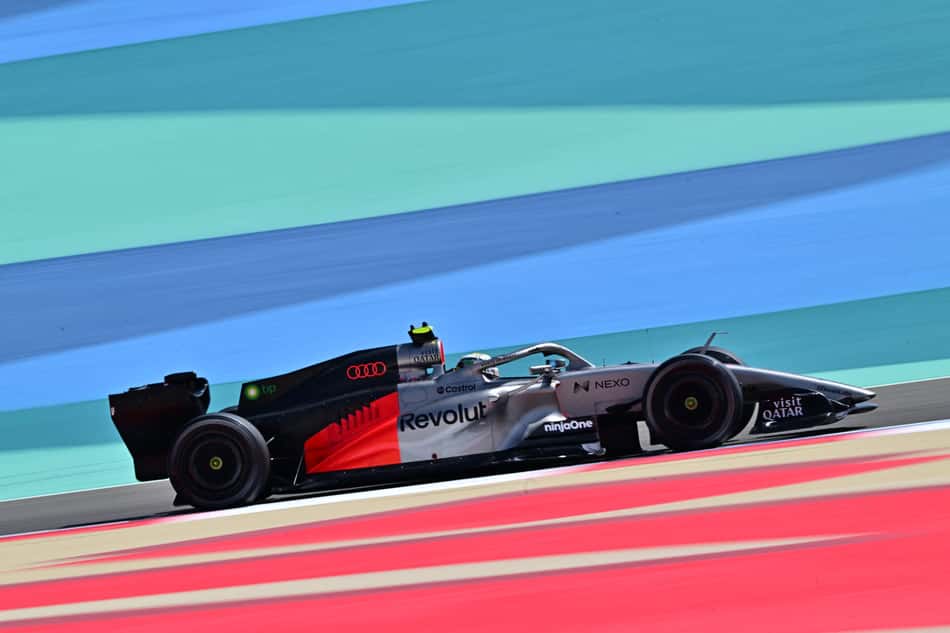Gabriel Bortoleto em ação na pré-temporada da F1 2026 (Foto: Giuseppe CACACE / AFP)