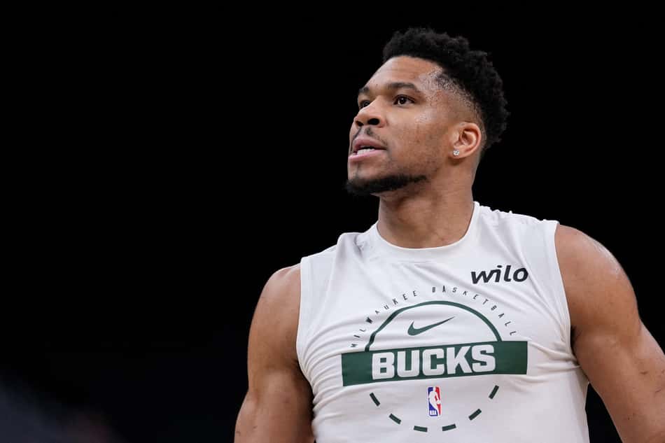 Longe da NBA, Giannis Antetokounmpo em treino pelo Milwaukee Bucks (Foto: John Fisher/Getty Images/AFP)