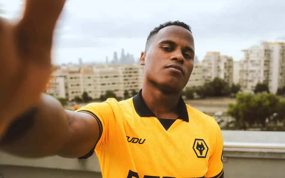 Jhon Arias Wolves
