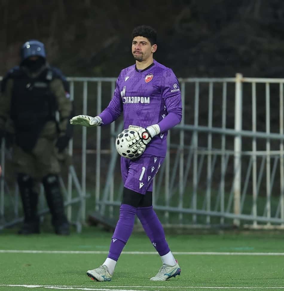 Matheus Magalhães, do Estrela Vermelha, entrou na mira do Botafogo (Foto: Divulgação/Estrela Vermelha)