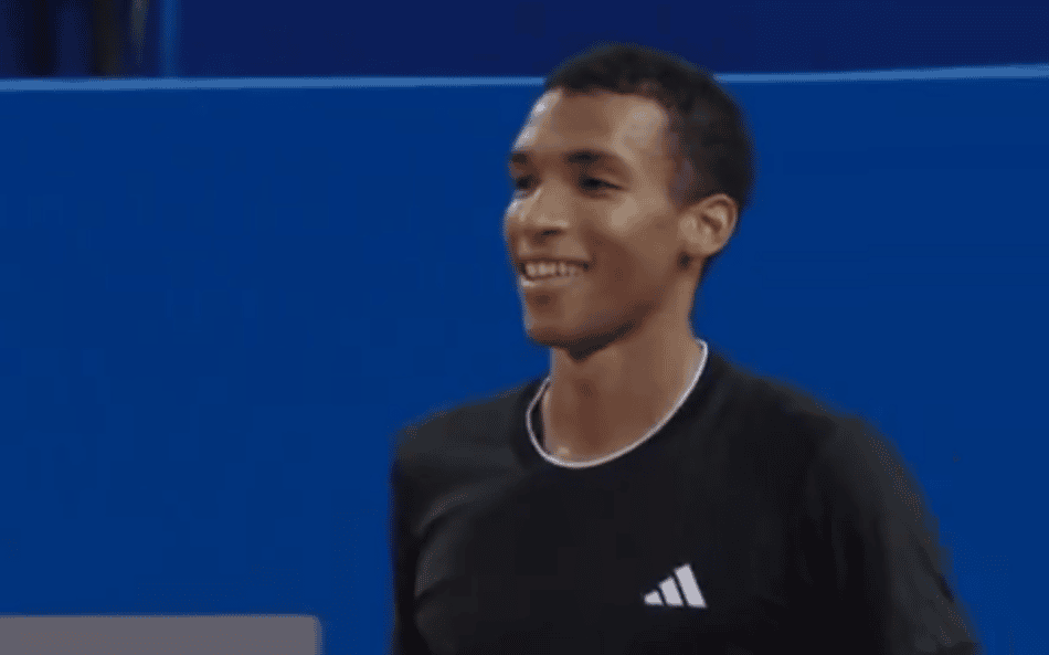 O sorrisso de Felix Auger-Aliassime após linda jogada em Montpellier (Reprodução)