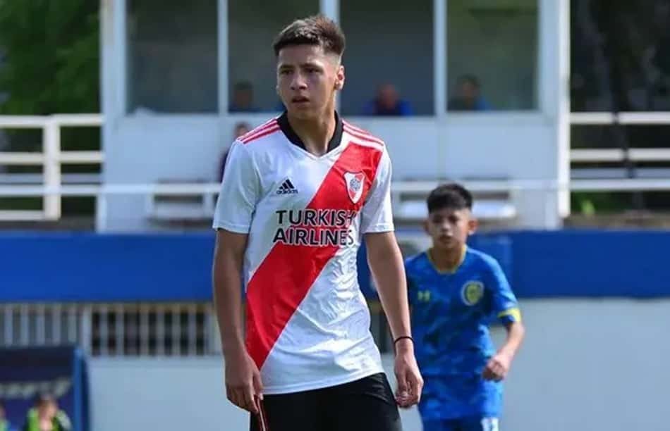 Juan Sayago em ação pela base do River Plate (Foto: Divulgação/River Plate)