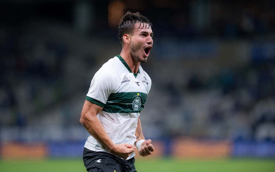 Lavega marca pelo Coritiba e já supera números da passagem pelo Fluminense