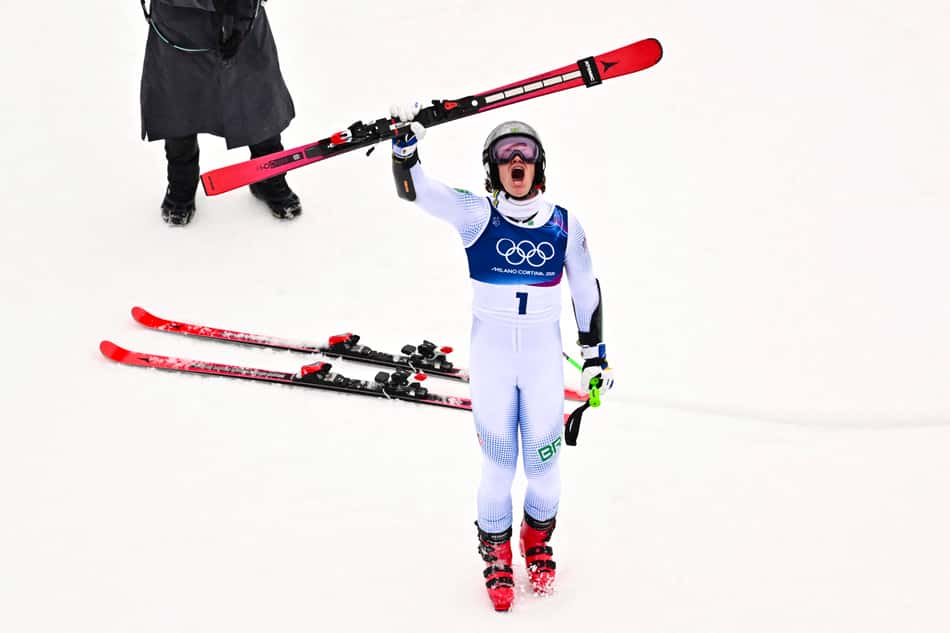 Lucas Pinheiro Braathen reage após a segunda descida do slalom gigante masculino nos Jogos Olímpicos de Inverno 2026. (Foto: Fabrice Coffrini/AFP)