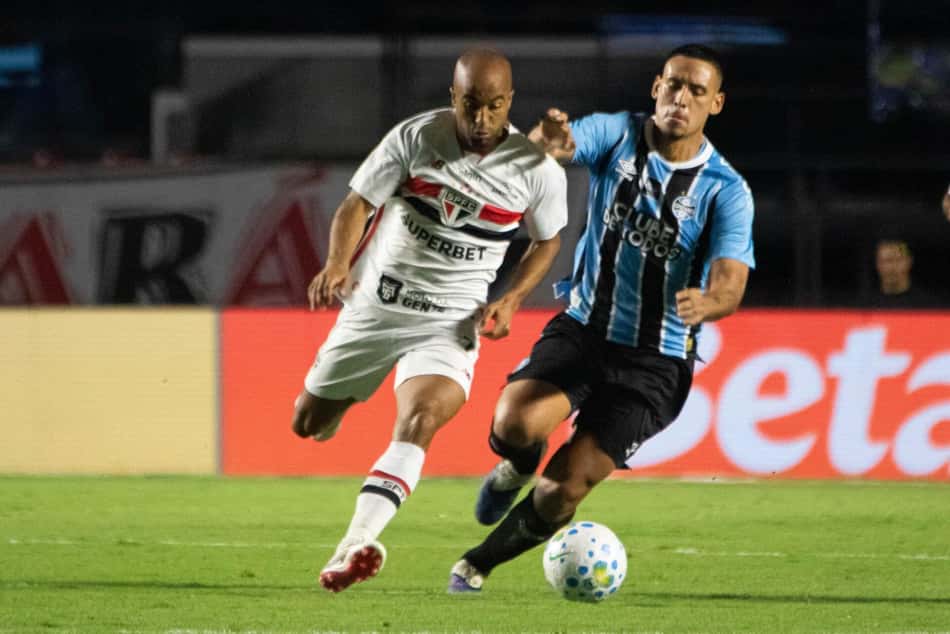 Lucas Moura em ação no jogo do São Paulo contra o Grêmio pelo Brasileirão 2026